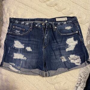 SPECIAL A | women’s boutique distressed dark wash shorts size L